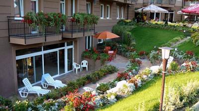 Hotel Granada kertje - 3 csillagos wellness szálloda Kecskeméten - Granada Wellness Hotel Kecskemét - Sport és wellness szálloda kedvezményes árakon Kecskeméten