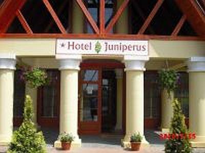 Hotel Juniperus Kecskemét - elegáns és olcsó szállás Kecskeméten - Juniperus Park Hotel Kecskemét - akciós Juniperus Hotel Kecskeméten a Mercedes-Benz közelében